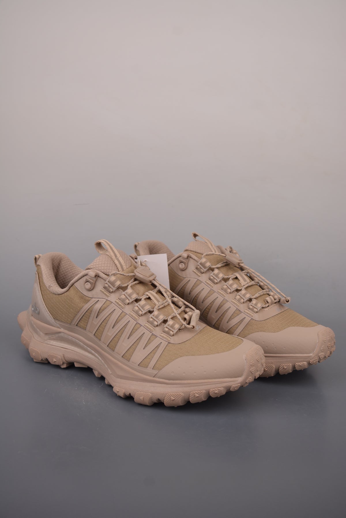 Alo Yoga Alo Trail Sneakers "Gravel" A0892U
