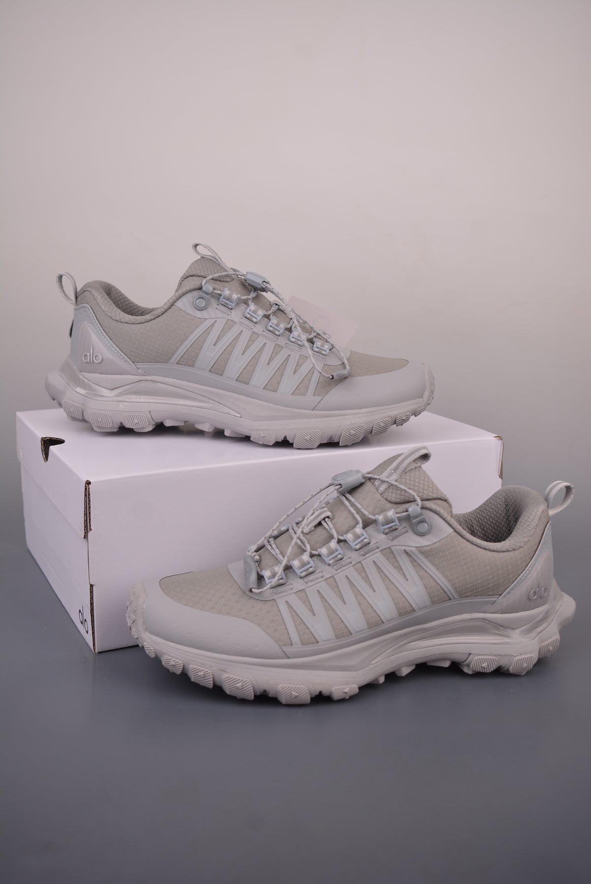 Alo Yoga Alo Trail Sneakers "Grey" A0892U